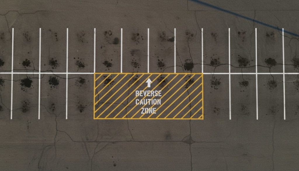 Marquage Zone de Recul Parking : Comment Bien la Délimiter