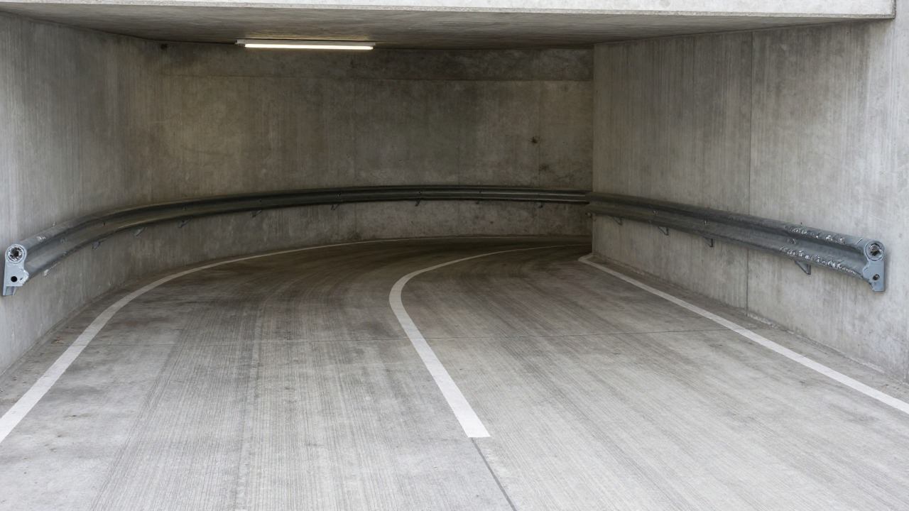 Rampe hélicoïdale de parking souterrain et son rayon intérieur