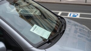 contester amende stationnement 135€